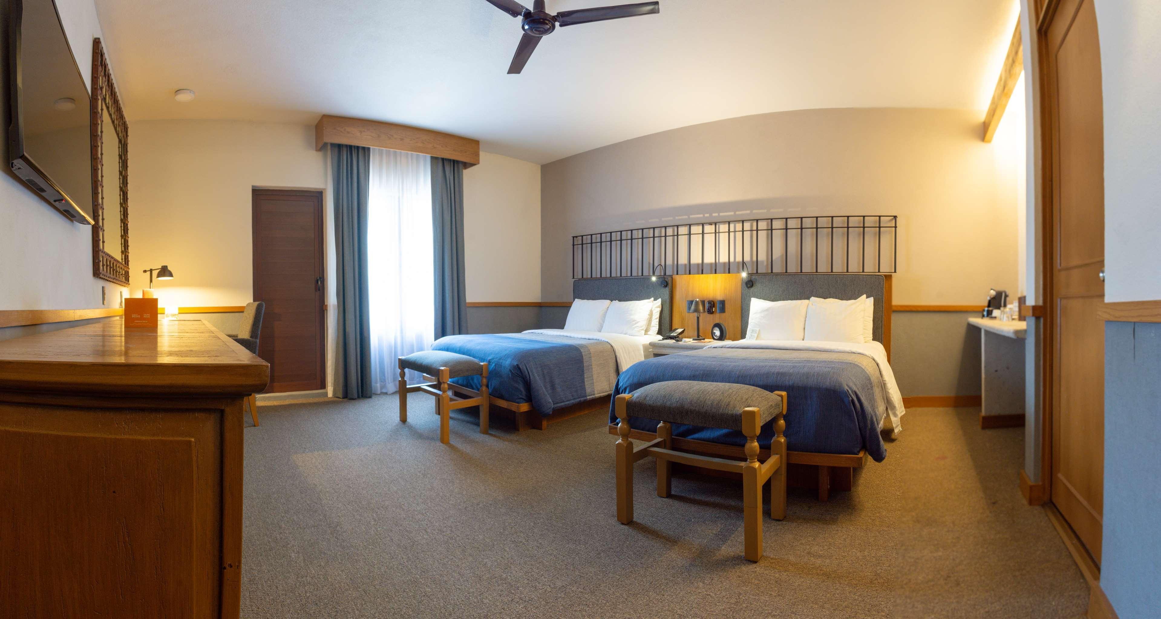 Готель Hacienda Jurica By Brisas Керетаро Екстер'єр фото A room at the Great Wolf Lodge in Grand Opening