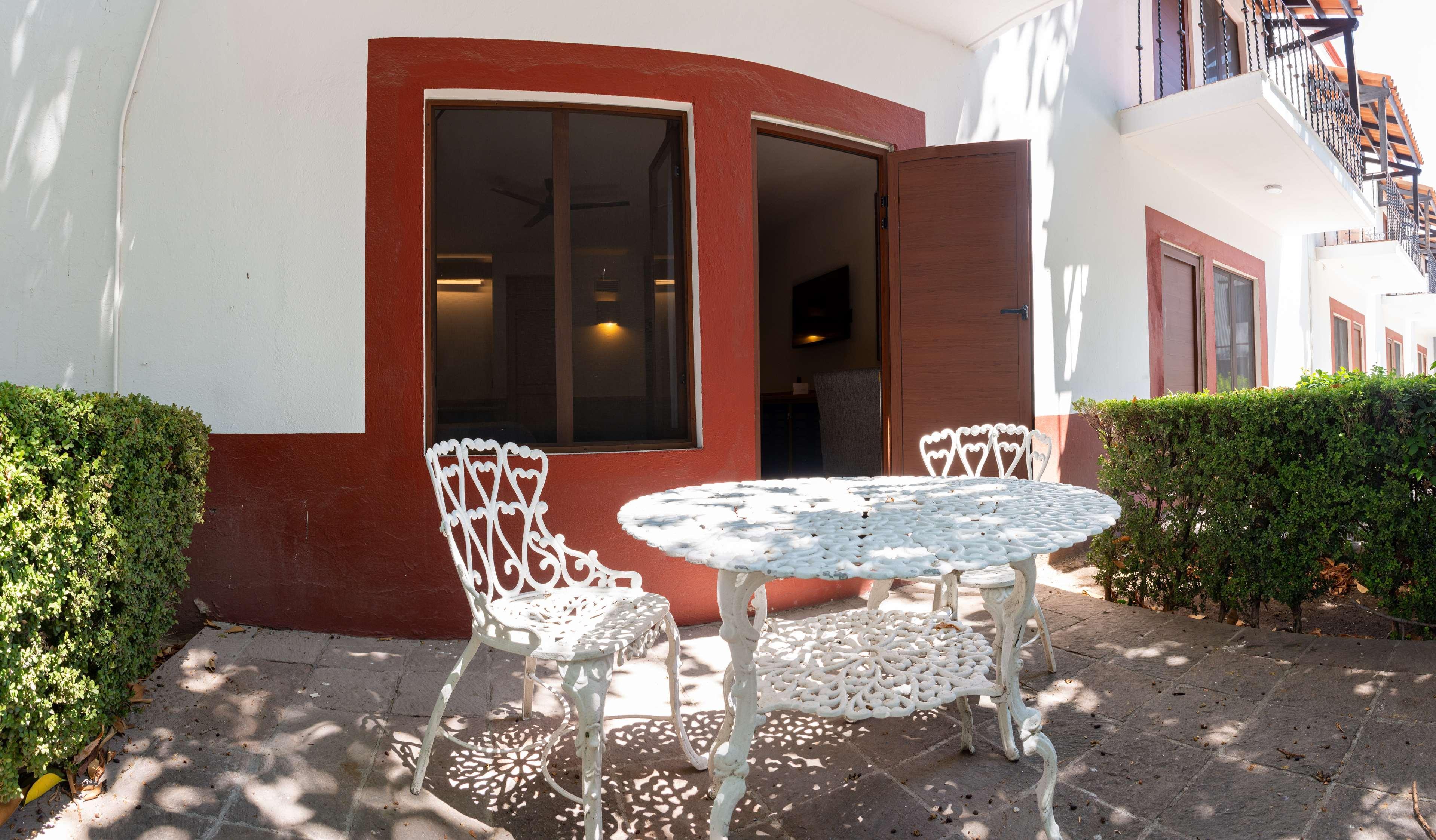 Готель Hacienda Jurica By Brisas Керетаро Екстер'єр фото A typical patio at the hotel