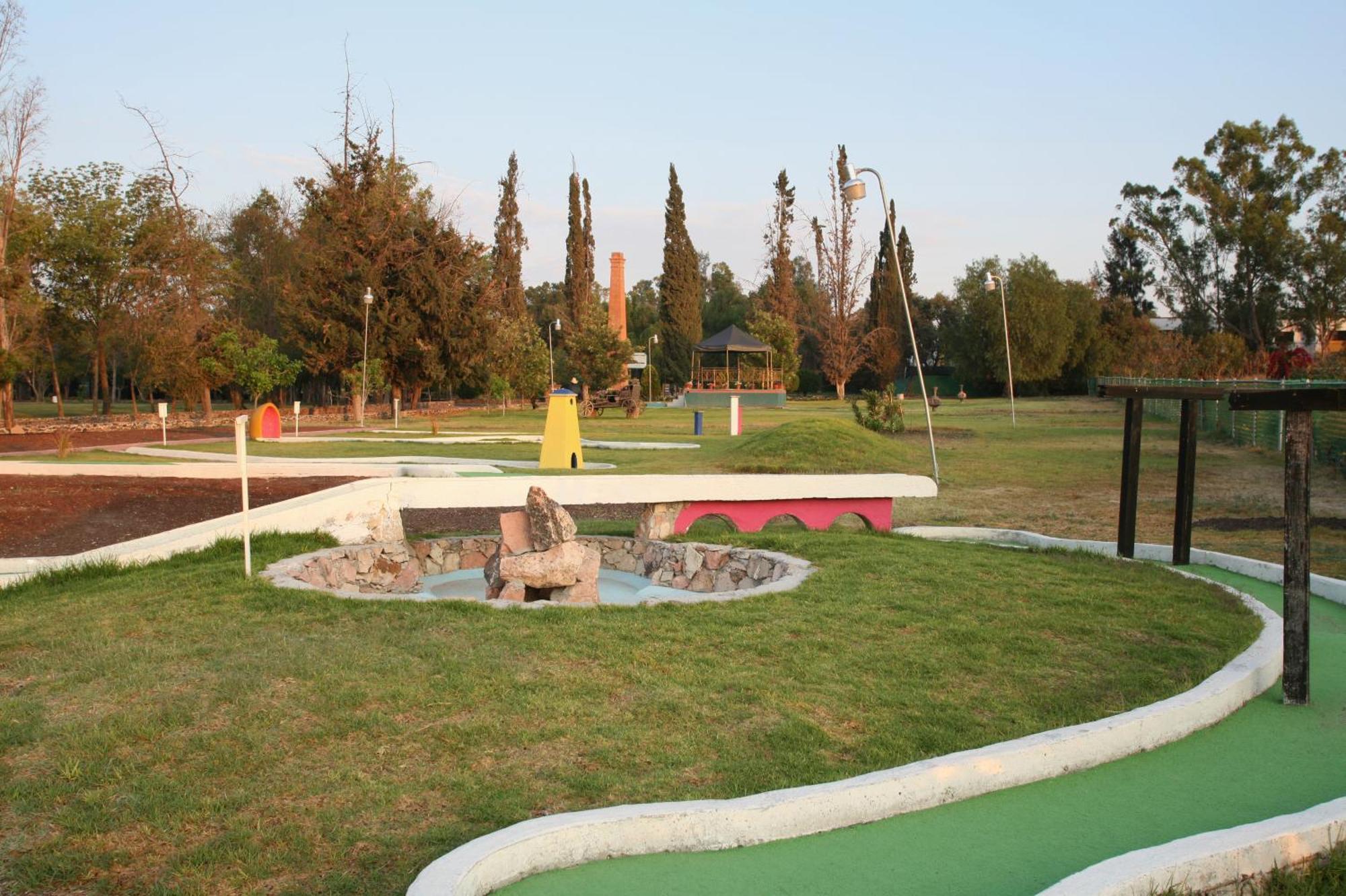 Готель Hacienda Jurica By Brisas Керетаро Екстер'єр фото Mini golf in Argentina