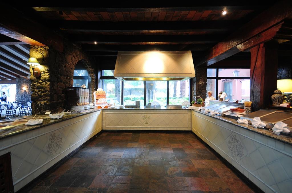 Готель Hacienda Jurica By Brisas Керетаро Екстер'єр фото The open kitchen at the restaurant